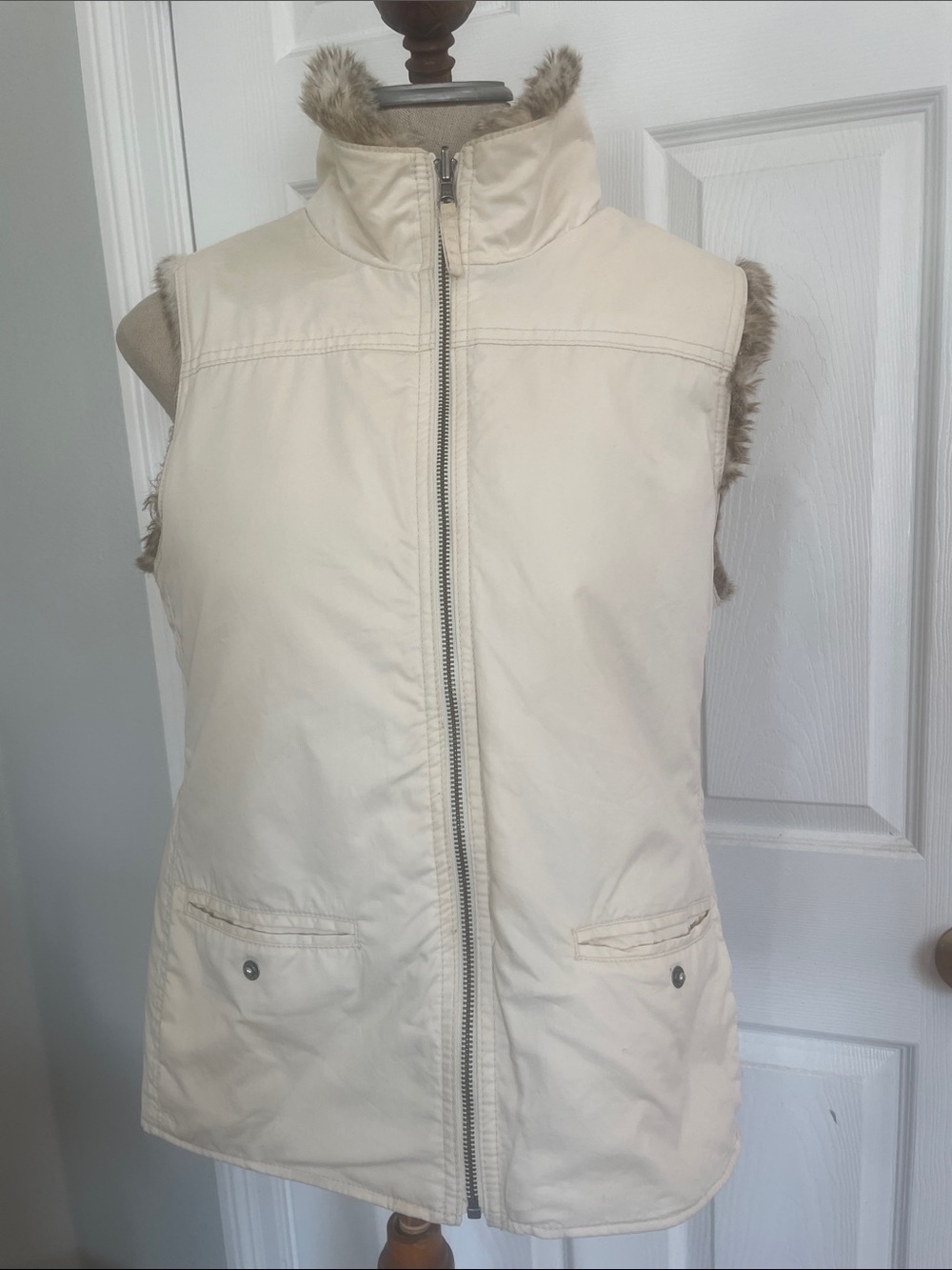 YKK reversible winter Puffer Vest Faux Fur Trim for pockets cream ivory womens L